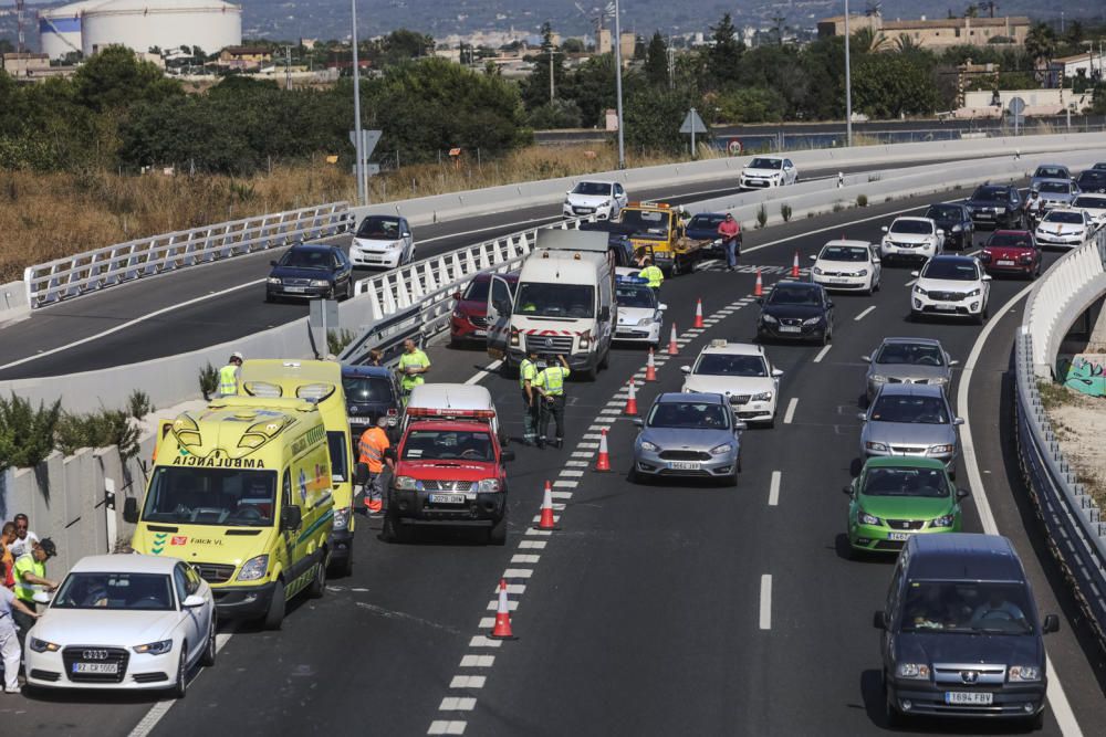 Dos accidentes causan grandes atascos en la Vía de Cintura y la autopista de Inca