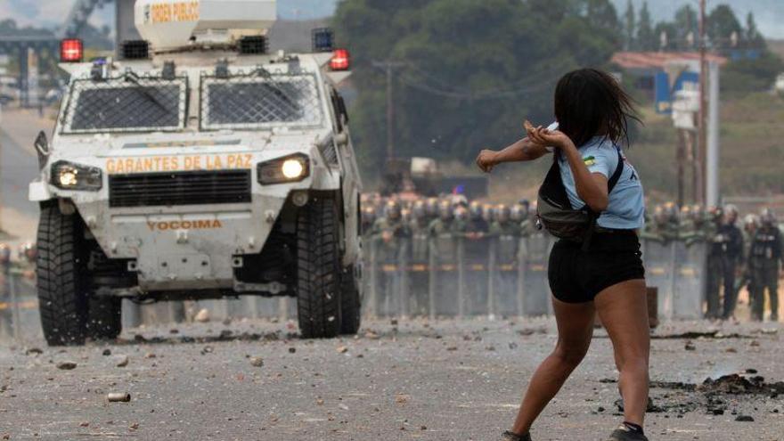 Se presentan protestas y disturbios en la frontera de Brasil con Venezuela