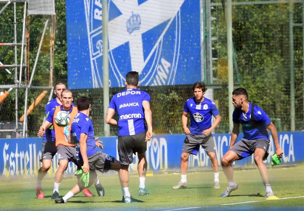 La plantilla puede ejercitarse ya por grupos de un máximo de 10 jugadores en las instalaciones de la ciudad deportiva de Abegondo.