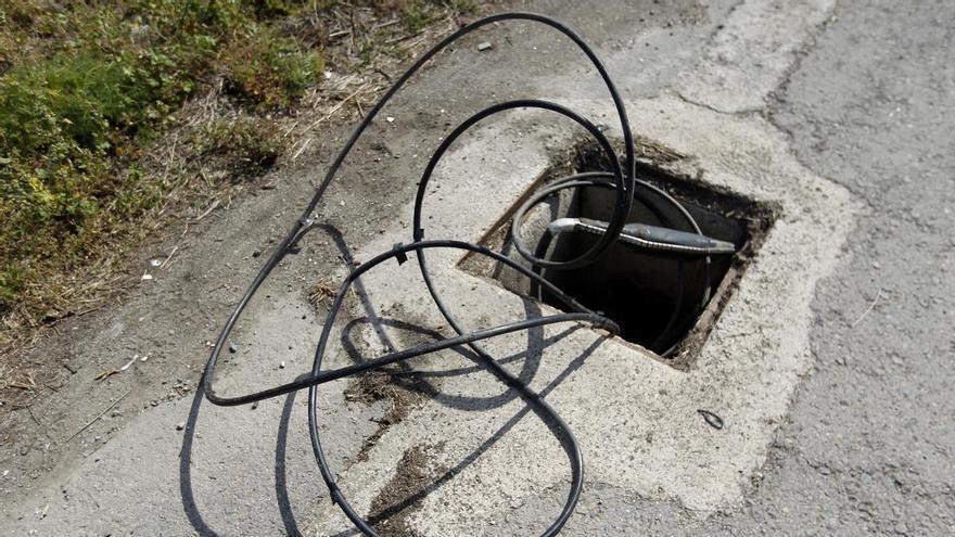 Condenan a los autores del robo de cable de cobre del alumbrado de un polígono de Alzira