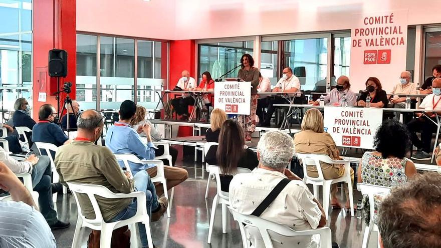 Mercedes Caballero interviene en el comité provincial del PSPV de València, el viernes.