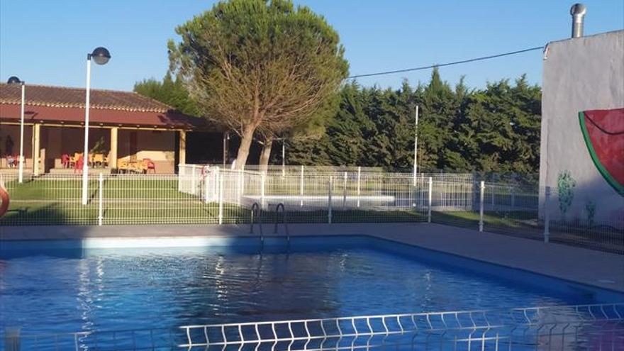 Abren las piscinas tras una renovación integral del recinto