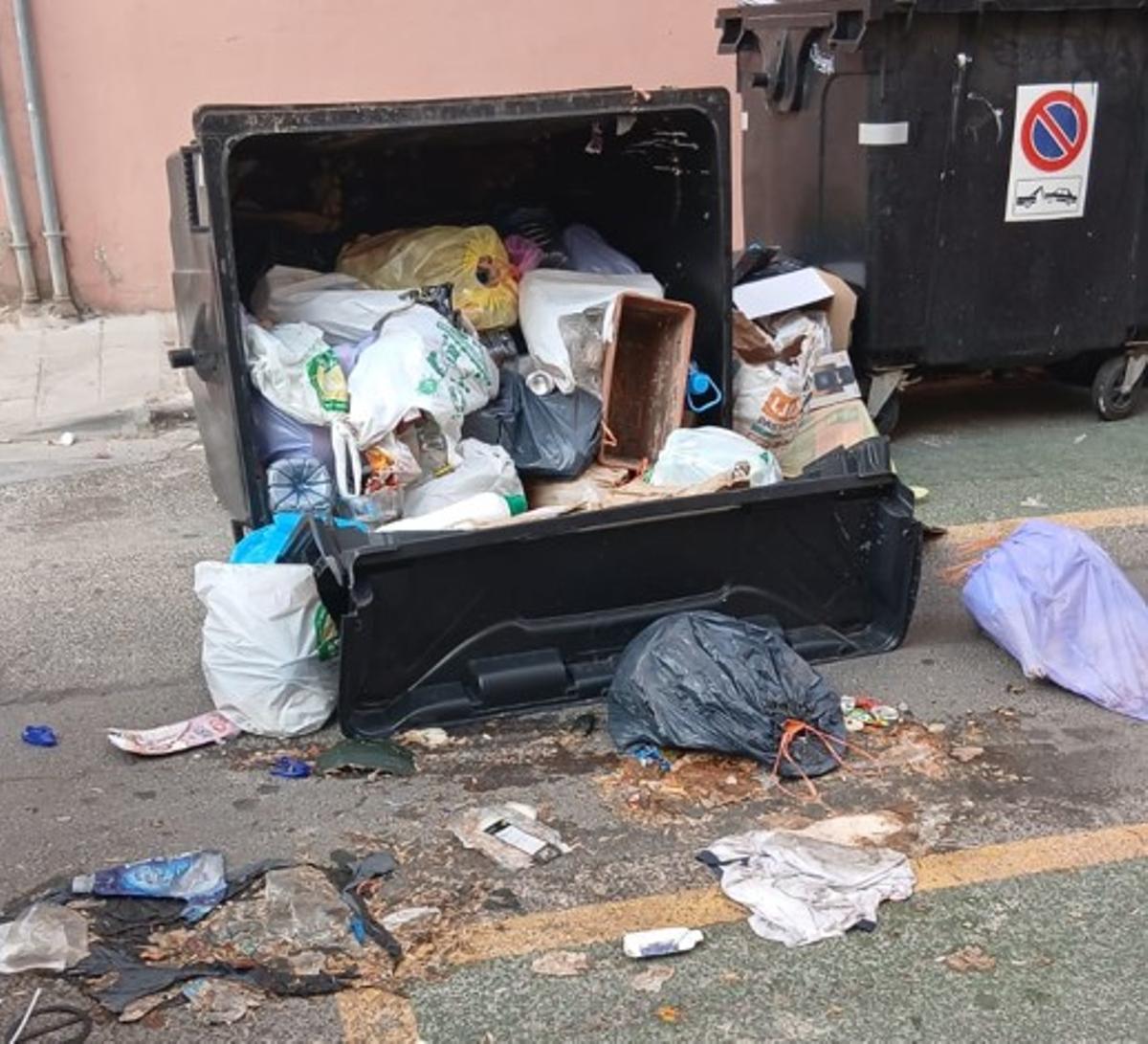 Segunda jornada de huelga de basuras en Sagunt Segunda jornada de huelga de basuras en Sagunt