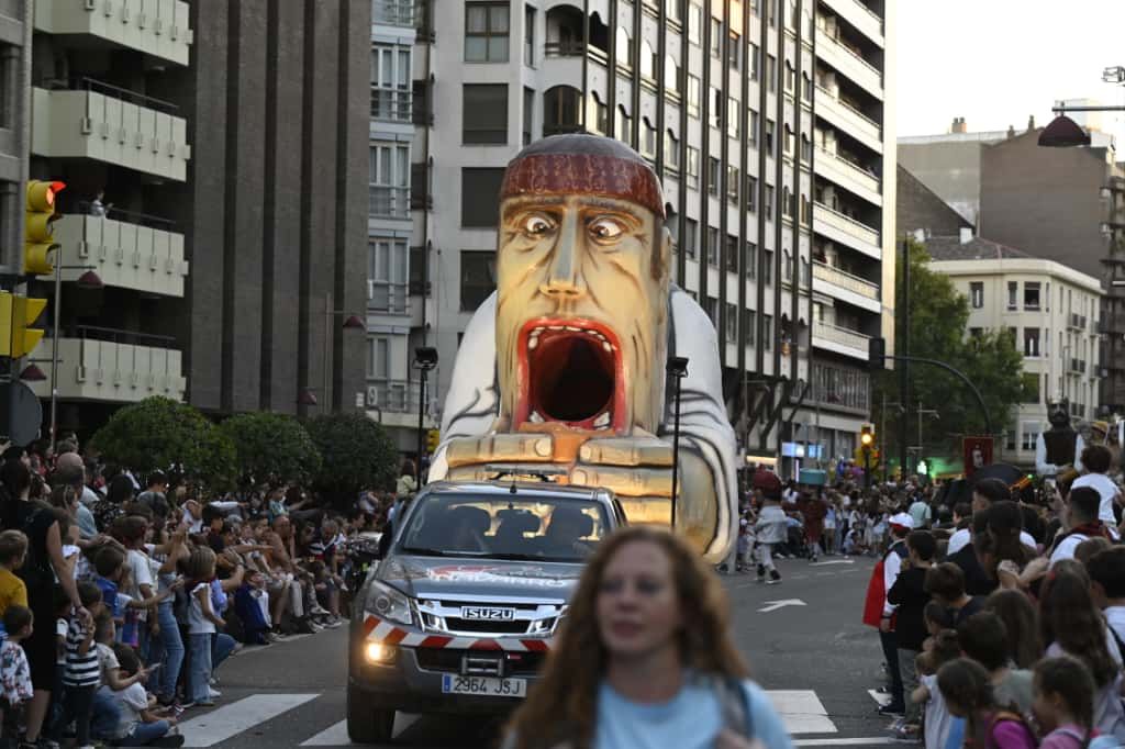 En imágenes | Primer día de las Fiestas del Pilar con las peñas y el pregón