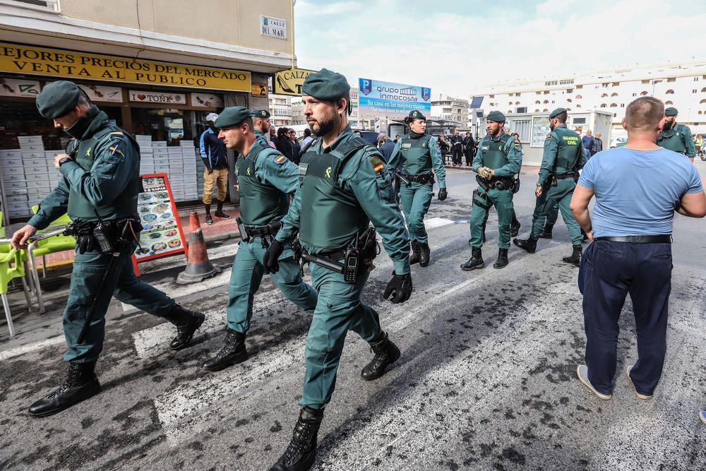 [SIN TITULO] La Generalitat realiza un gran despliegue de recursos, incluido un simulacro de una situación de pillajes en comercios tras un terremoto, helicóptero, bomberos o la intervención de la UME