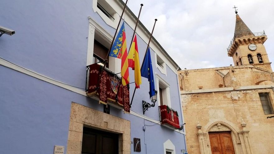 Villena recurre una planta solar por afectar al trazado de la línea eléctrica
