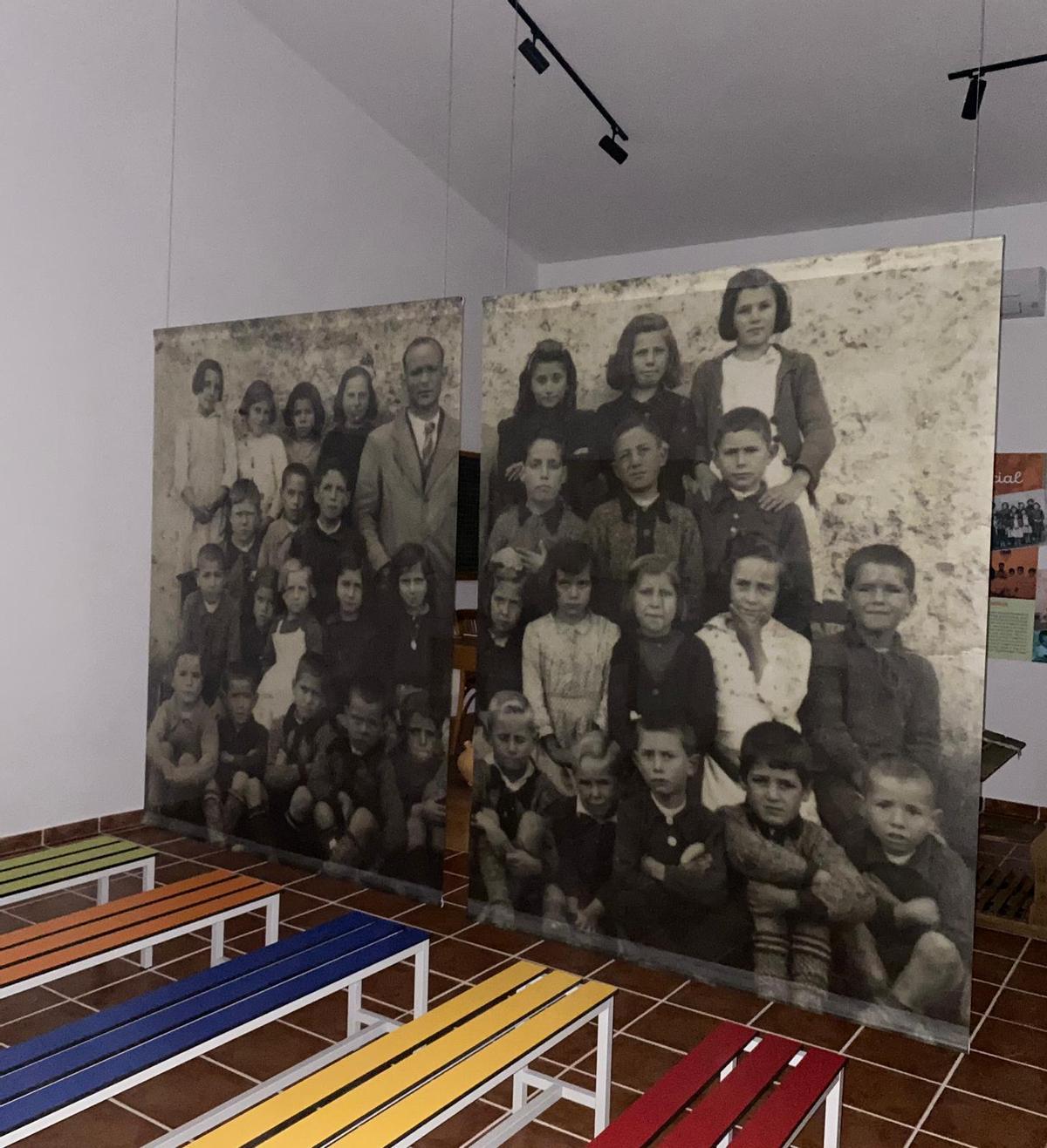 Grupo escolar en la antigua escuela de Ceadea de Aliste