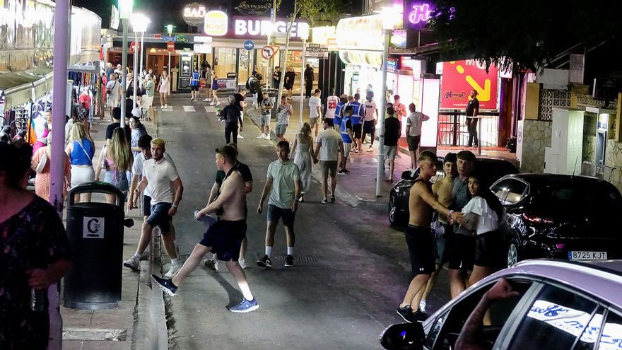El fiscal solicita archivar la causa contra tres acusados de violar a una mujer en Magaluf