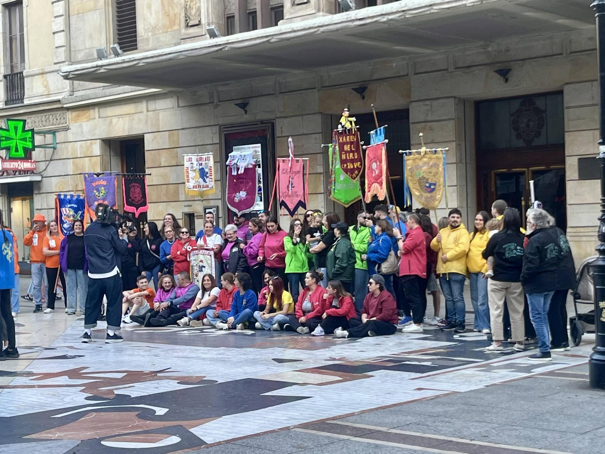 Las charangas del Antroxu de Gijón, tajantes ante su conflicto con el Ayuntamiento: "Un único lugar de ensayo es inviable" (en imágenes)