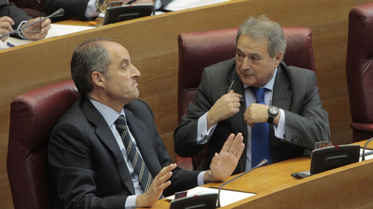 Pleno de les Corts con asistencia de Francisco Camps y Alfonso Rus.