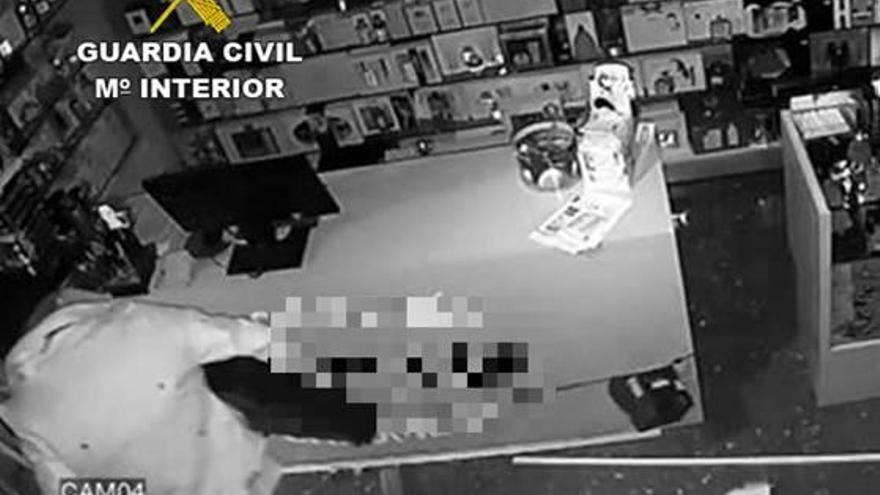 El detenido robó en un solo mes en seis comercios del municipio.