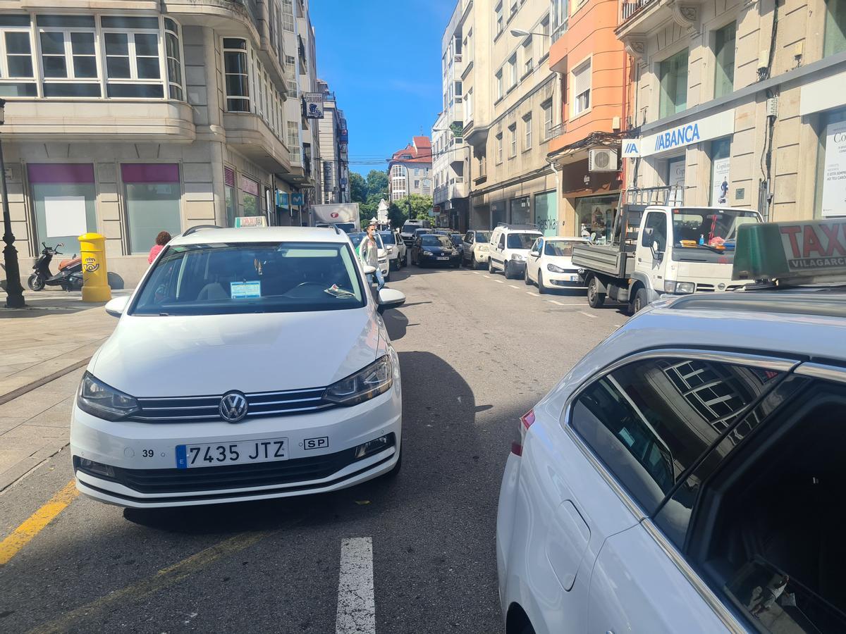 La calle Arzobispo Lago, de circulación restringida, ayer.