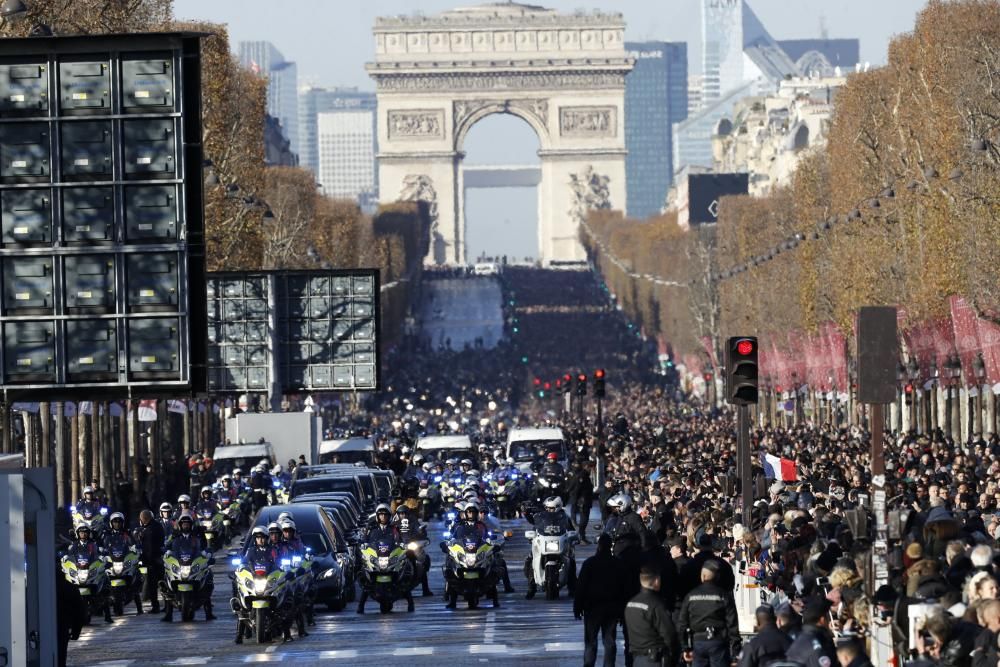 Multitudinario funeral por Johhny Hallyday en París