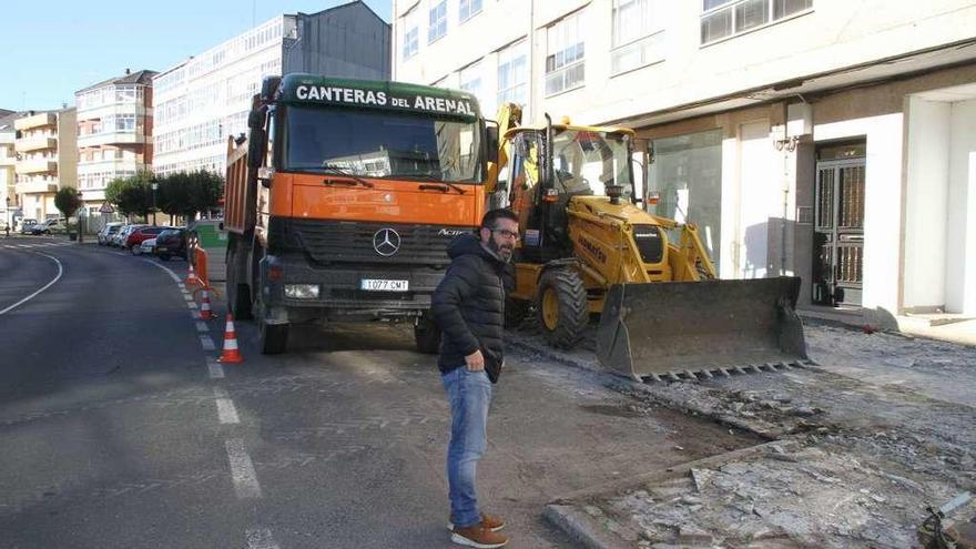 Francisco Vilariño, ayer, en la zona en la que se está actuando.