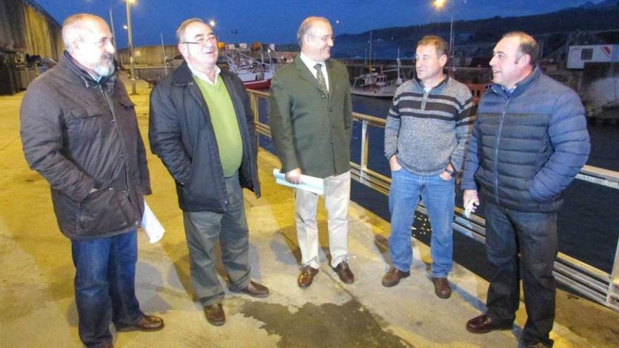 Antolín Argüelles, Dimas García, Pertierra, Angel Batalla y Manuel Buenaga en Llanes, ayer.