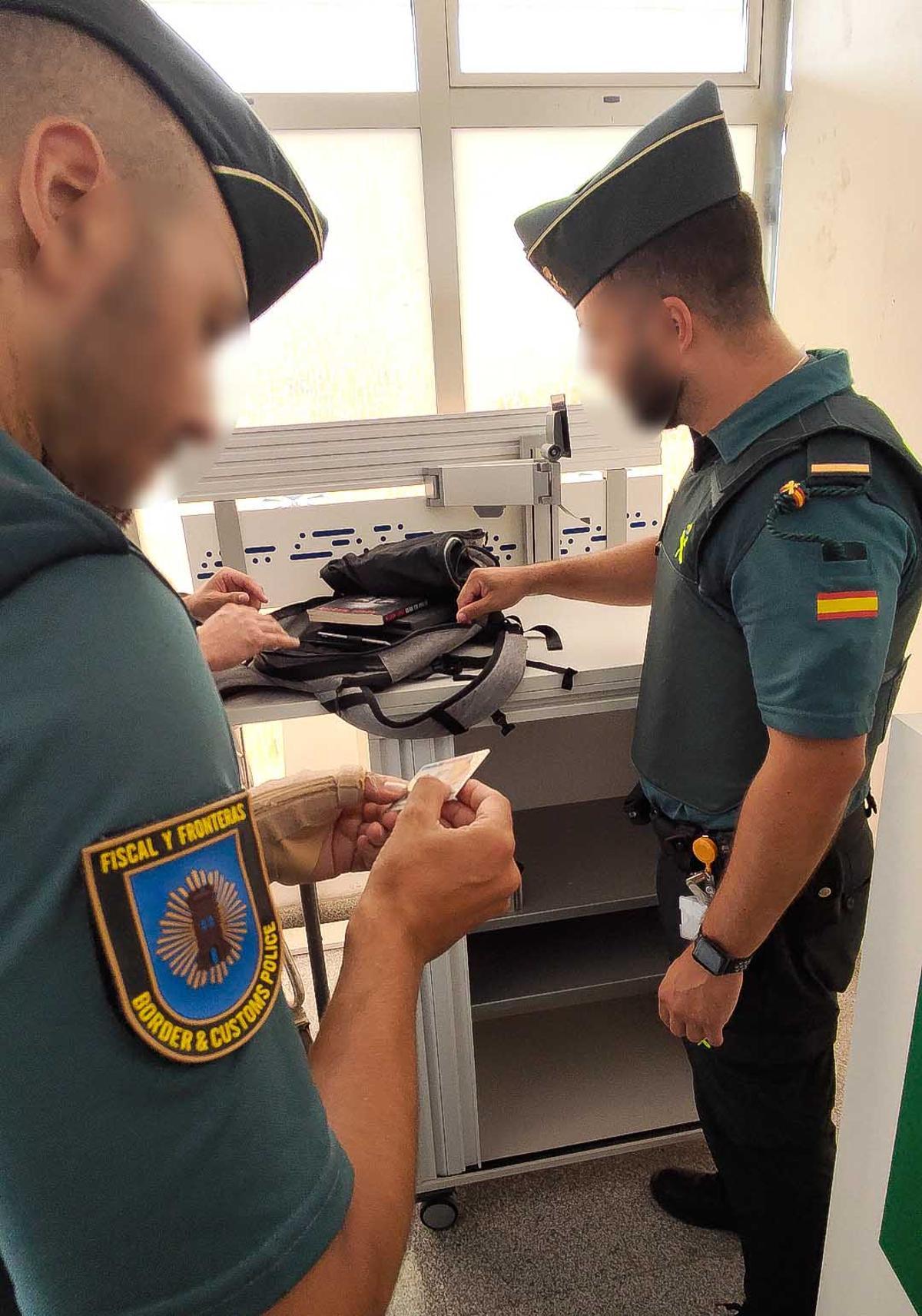 Agentes de la Guardia Civil del aeropuerto de Palma