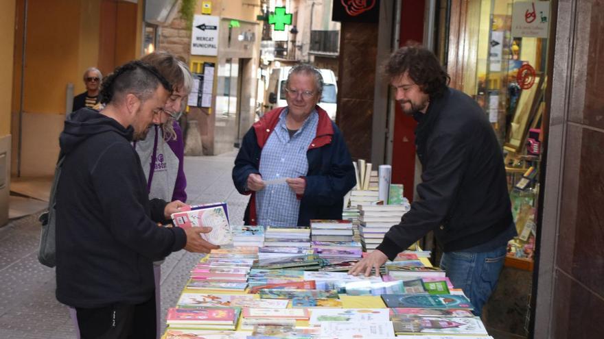 Els llibreters de Berga temen que la pluja esguerri Sant Jordi