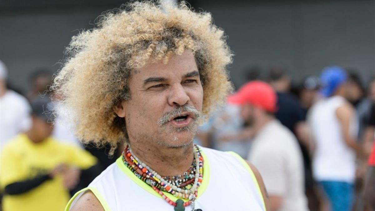 Carlos Valderrama dice adiós a sus rizos y cambia su look