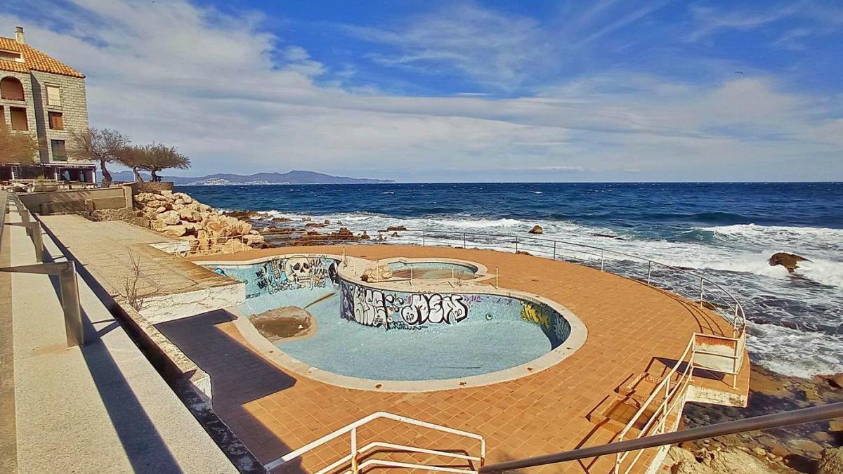 Imatge de la piscina de l&#039;Hotel Voramar de l&#039;Escala guanyada al mar