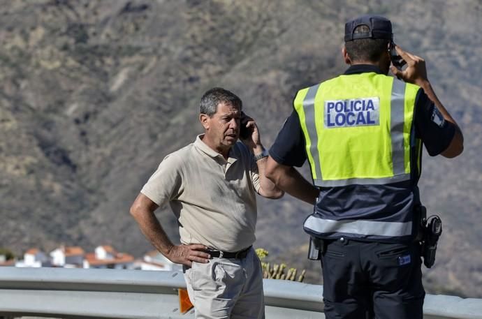 TEJEDA. Incendio en La Cumbre, alcalde de Tejeda y agente del municipio en labores de coordinación.  | 11/08/2019 | Fotógrafo: José Pérez Curbelo