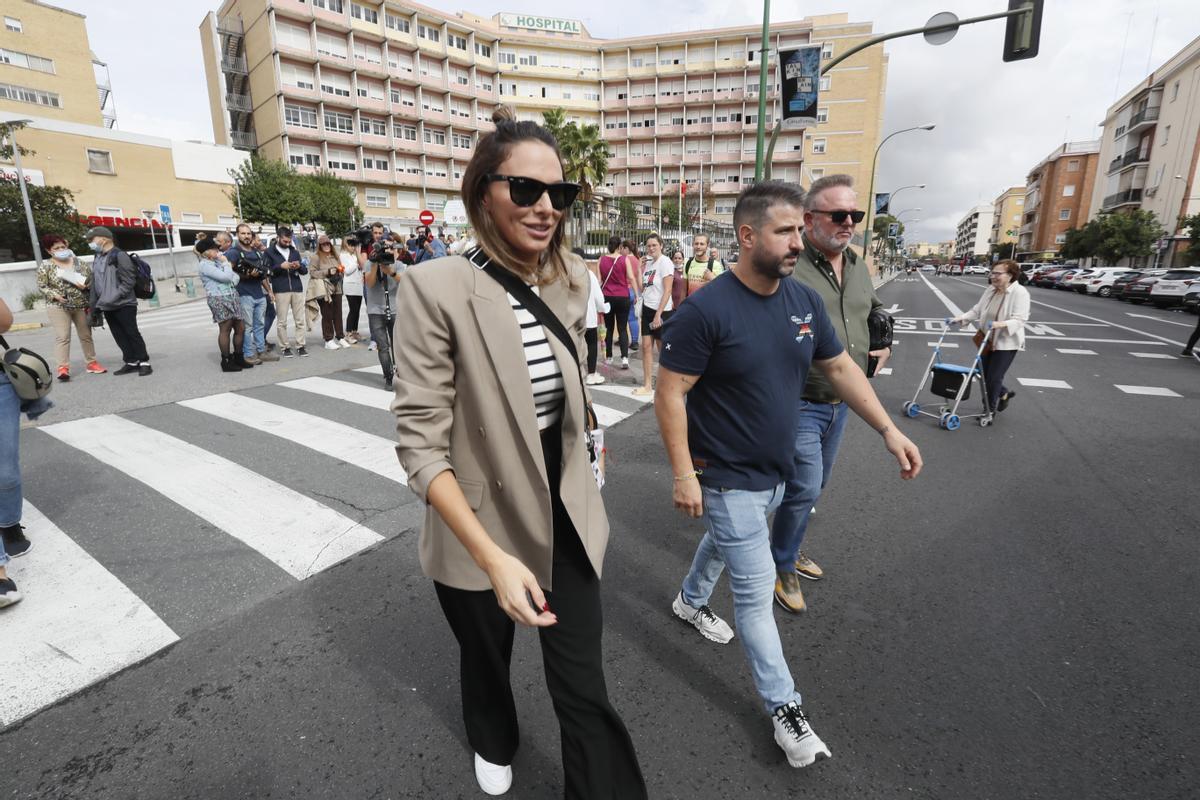 Irene Rosales a las puertas del hospital Virgen del Rocío de Sevilla