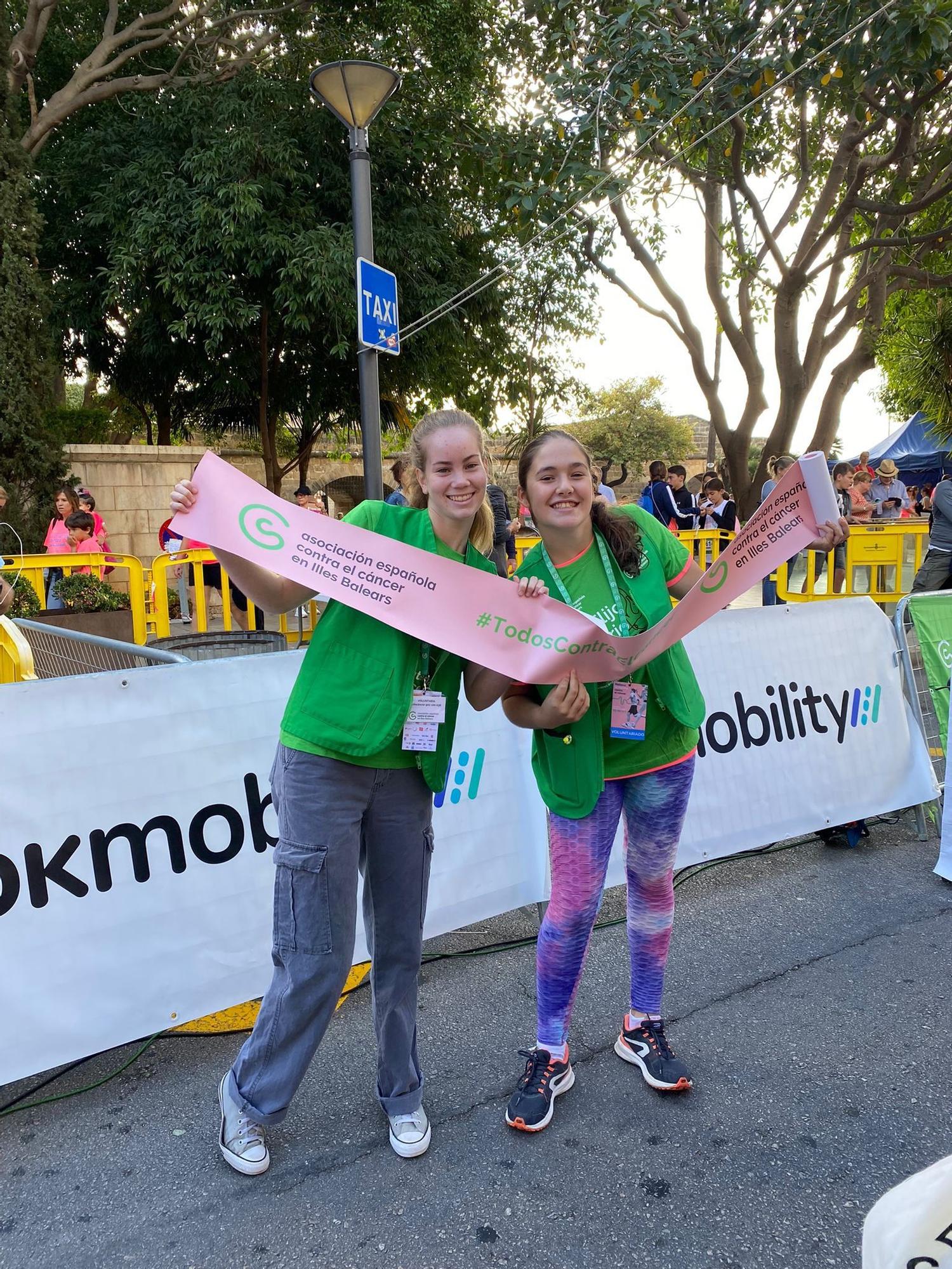 La carrera ‘Mallorca En Marcha Contra el Cáncer’ tiñe Palma de rosa