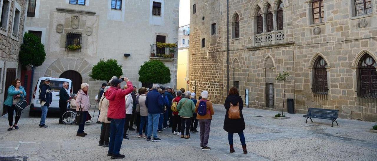 Plasencia avisa que no puede usar 3 millones del plan de turismo.