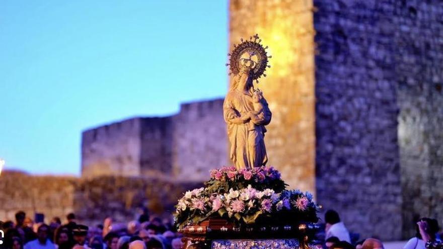 Trujillo se prepara para celebrar la devoción a la Virgen de la Victoria con su ofrenda floral