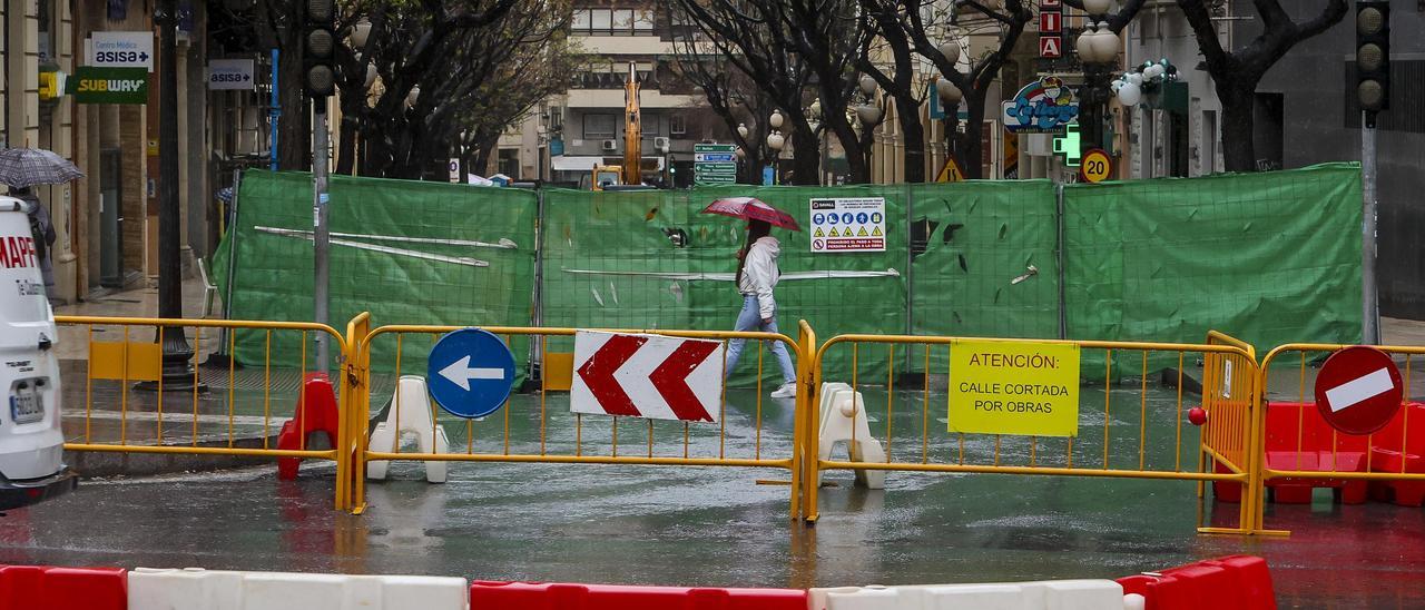 La avenida Constitución permanece cerrada al tráfico, en una imagen reciente