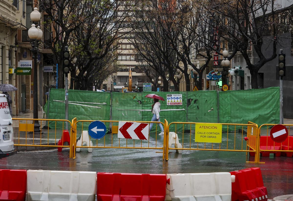 La avenida Constitución permanece cerrada al tráfico, en una imagen reciente