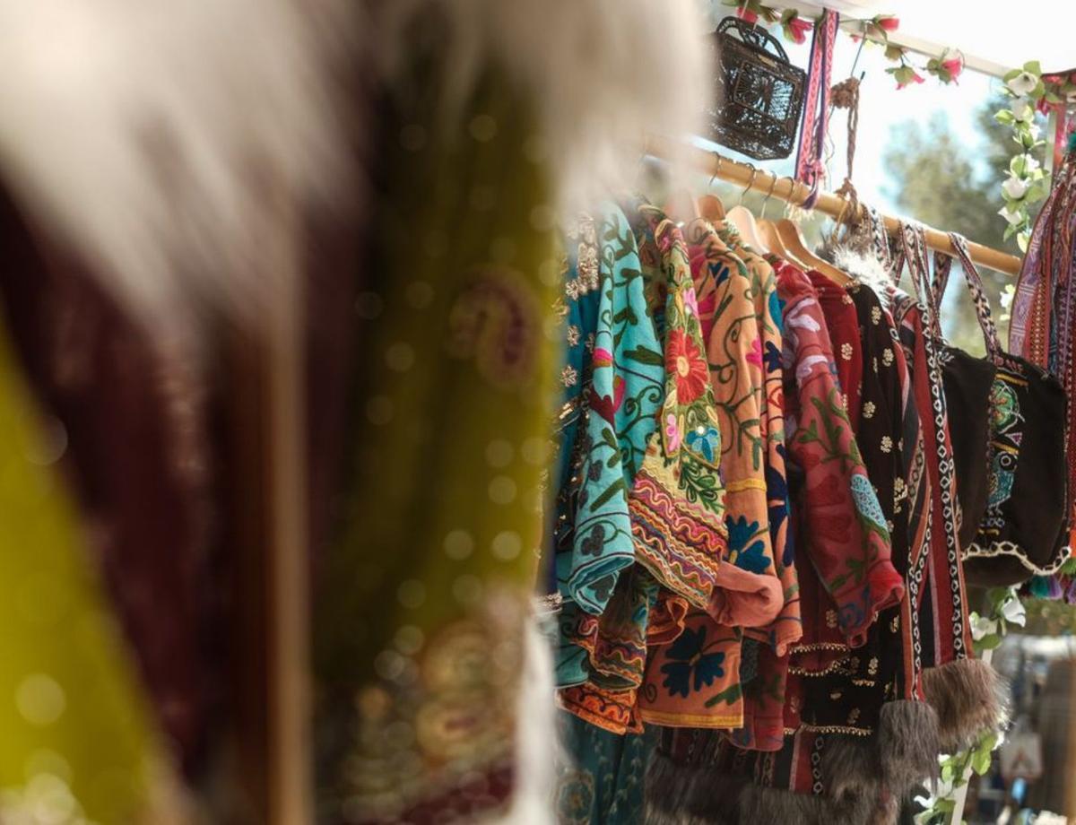 Chaquetas expuestas en el Hippy Market. | MINGO LLULL