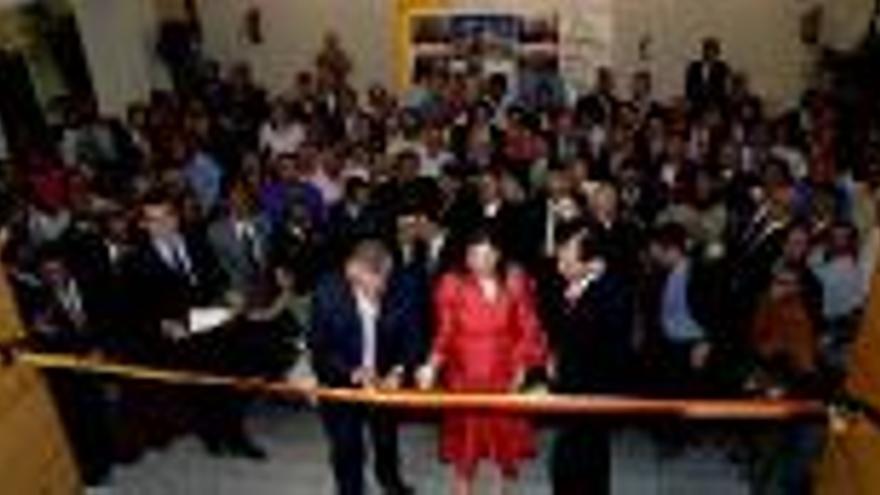 Arenas inauguró la Delegación del Gobierno