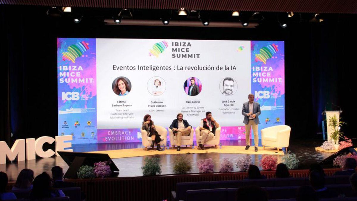 La Mesa de Inteligencia Artificial con Fátima Barbero, Guillermo Prado,
Raúl Calleja y José García Aguarod.