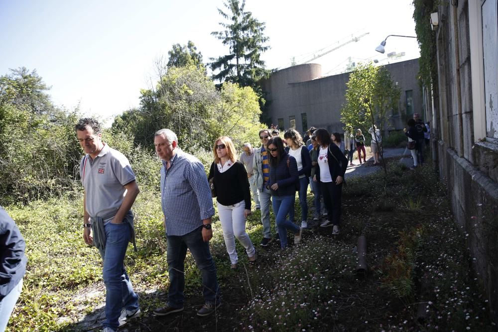 Trabajadores del CSIC visitan las instalaciones de la ETEA, donde se instalará su nuevo centro // Ricardo Grobas