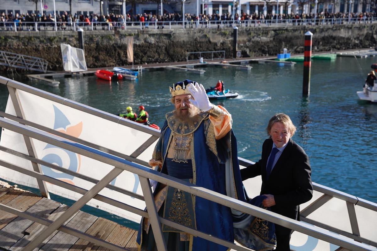 Al Reyes Así ha sido la llegada de los Reyes Magos a Gijón al Puerto Deportivo