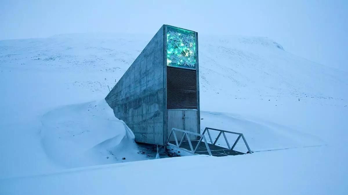Entrada del Banco Mundial de Semillas de Svalbard.