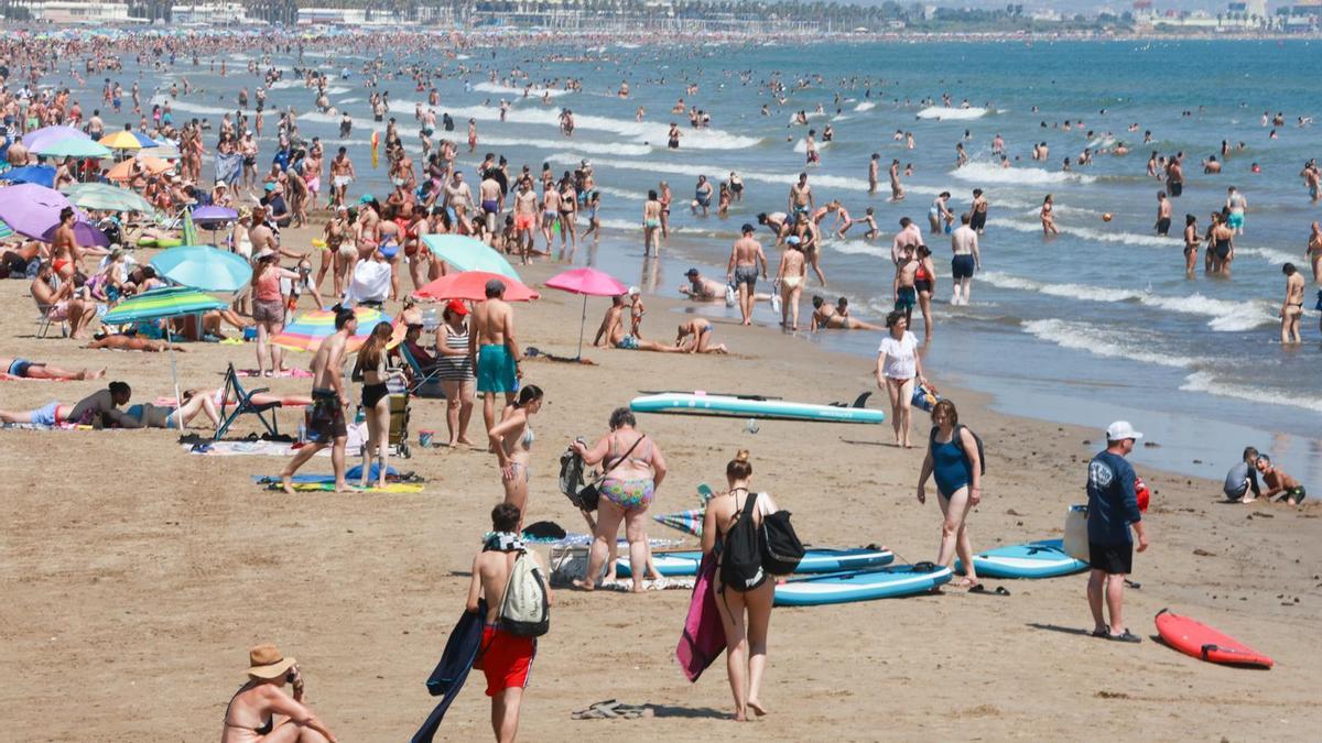 Llenazo en las playas de València