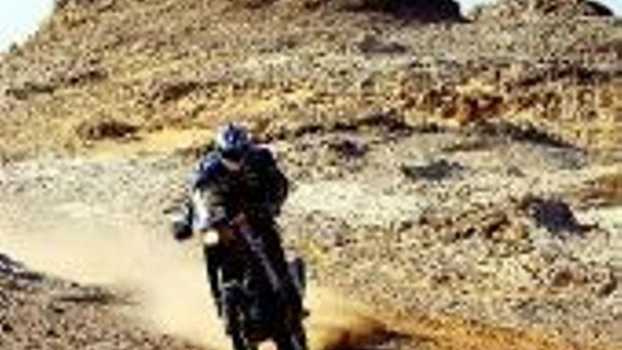 Marc Coma recupera dos puestos en el Rally Dakar