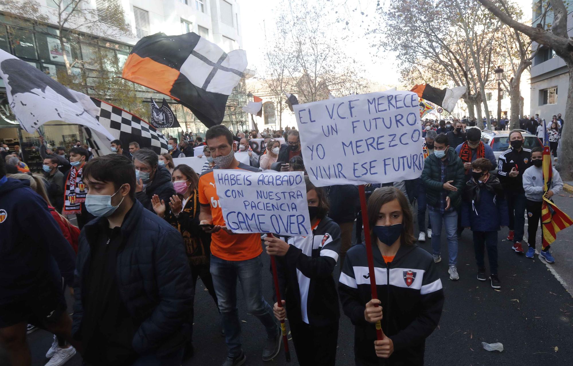 Manifestación contra Peter Lim