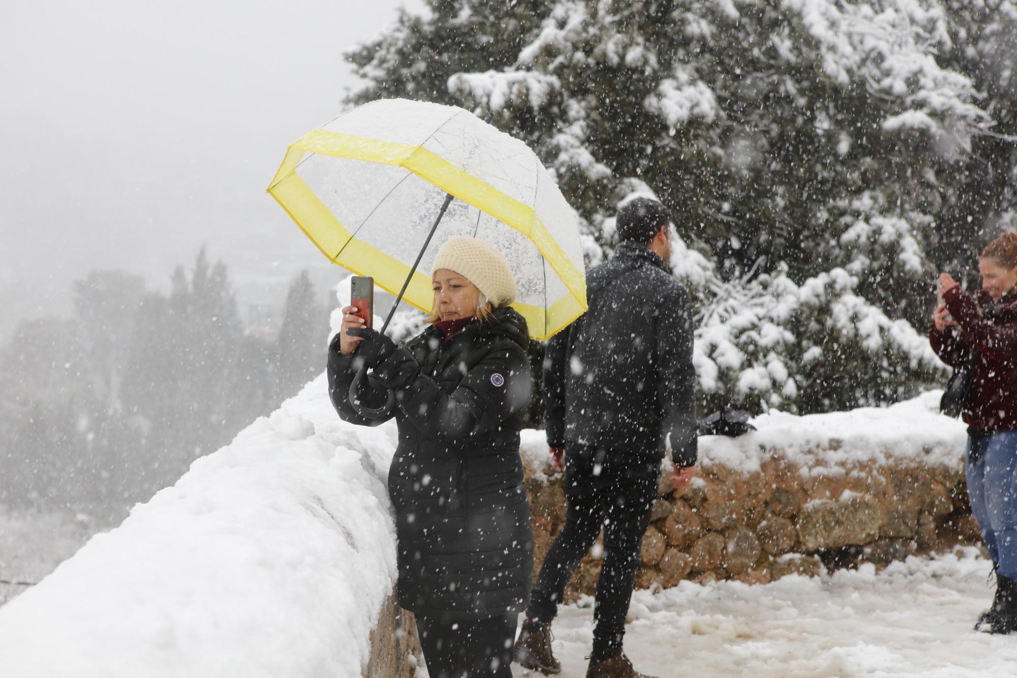 Malerisches Mallorca: Valldemossa im Schnee