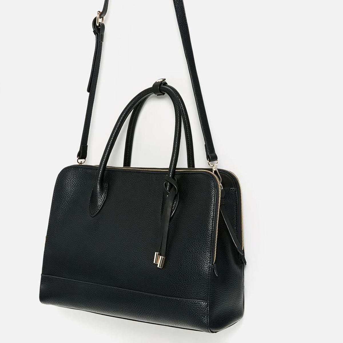 Bolso con colgador de Zara. (Precio: 15, 99 euros)