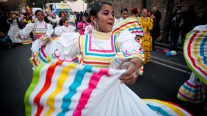 Rua de disfresses al Paral·lel.