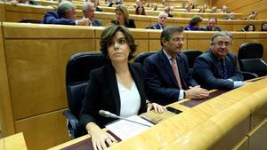 Soraya Sáenz de Santamaría, en la comisión del Senado, poco antes de defender las medidas del 155.