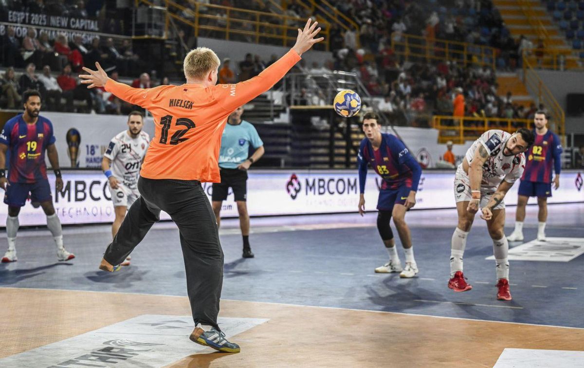 Un Nielsen heroic porta el Barça a la glòria mundial