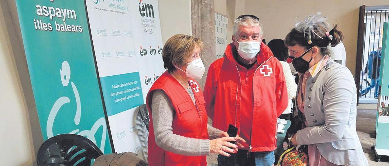 El Consell ha organitzat la primera Fira del Voluntariat a Can Balaguer.