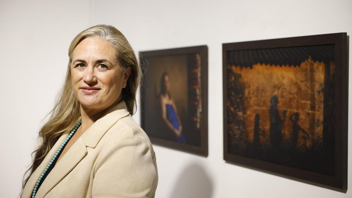 Gisela Pretel ha inaugurado 'Acompañando a Rosa', una muestra de 25 fotografías que reflejan la cruda realidad de una paciente con obesidad mórbida