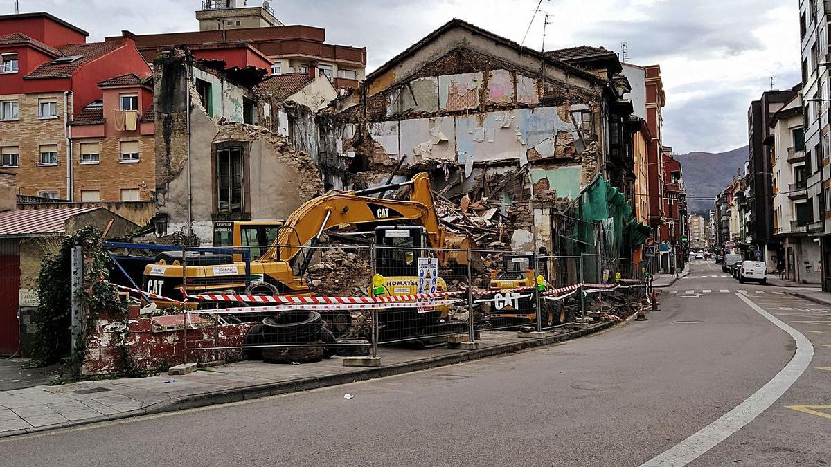 La demolición del edificio del café Toniher entra en su recta final | M. Á. G.