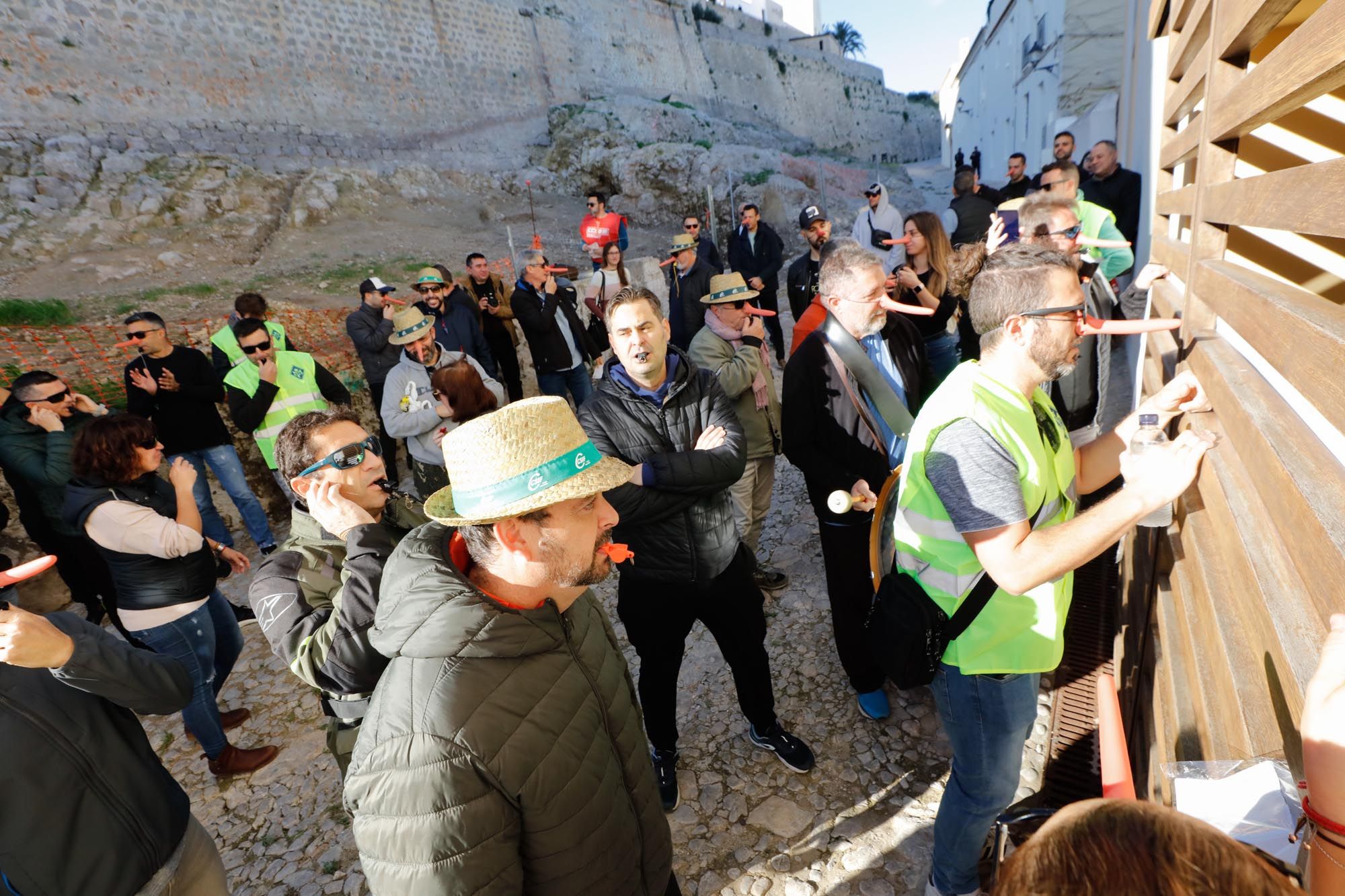 Trabajadores del Ayuntamiento de Ibiza se manifiestan por los puestos de trabajo