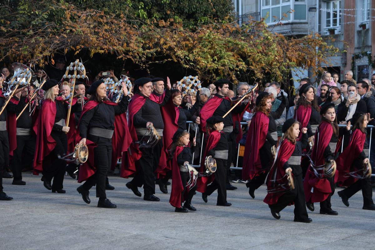Actuaciones de rondallas y entrega de distinciones a rondalleiros mayores