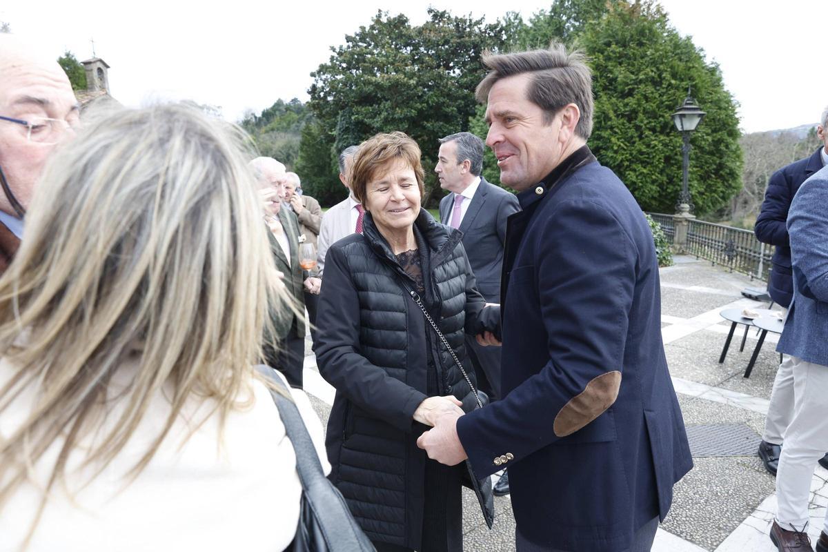 La peña taurina Dávila Miura entrega su premio al mejor toro de la feria de Gijón (en imágenes)